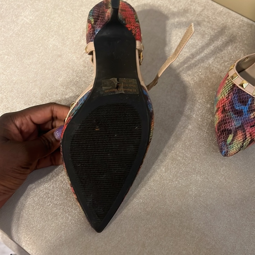 Heels - Picture 4 of 4